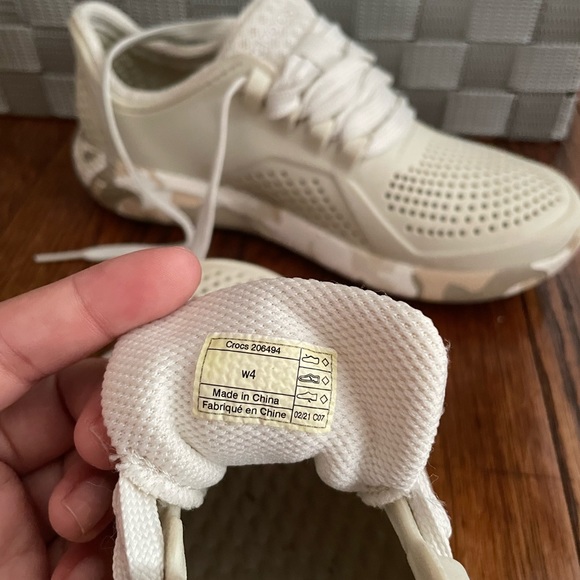 Crocs Women's Literide 360 Pacer Sneaker - Picture 3 of 3